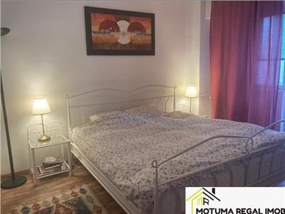 Apartament 3 camere  de vanzare Victoriei