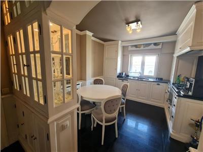 Vanzare apartament 4 camere zona Unirii