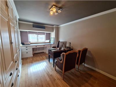 Vanzare apartament 4 camere zona Unirii