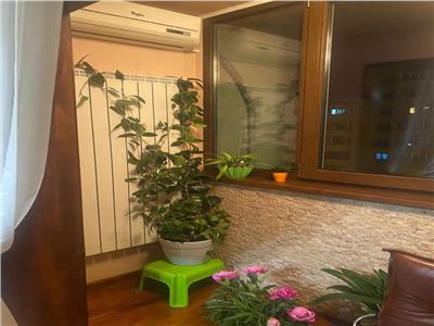 Vanzare apartament 4 camere zona Mosilor
