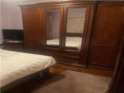 Vanzare apartament 4 camere zona Mosilor