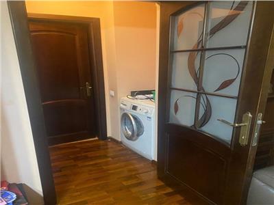 Vanzare apartament 4 camere zona Mosilor