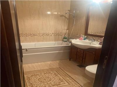 Vanzare apartament 4 camere zona Mosilor