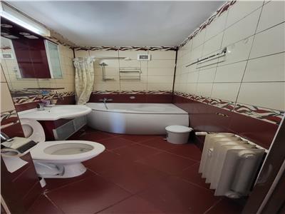 Apartament 3 camere  de vanzare  Lujerului