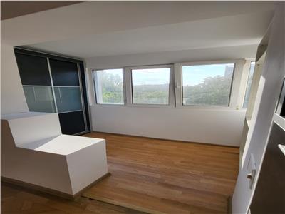 Apartament 3 camere  de vanzare  Lujerului