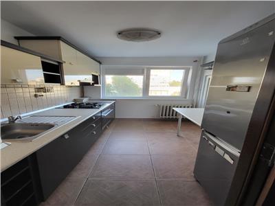 Apartament 3 camere  de vanzare  Lujerului