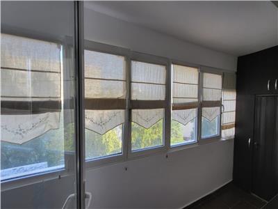 Apartament 3 camere  de vanzare  Lujerului