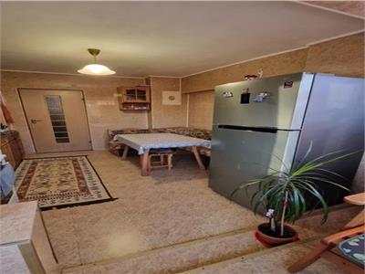 Apartament 3 camere de vanzare gorjului