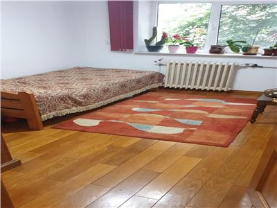 Apartament 4 camere de vanzare Gorjului