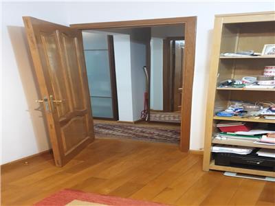 Apartament 4 camere de vanzare Gorjului
