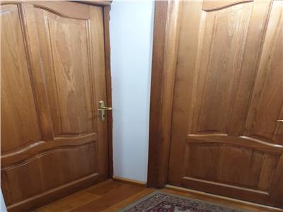 Apartament 4 camere de vanzare Gorjului
