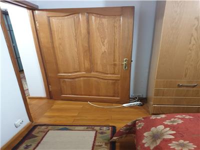 Apartament 4 camere de vanzare Gorjului